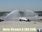 Qatar Airways nimmt Verbindung München-Doha mit Airbus A350XWB: Begrüssung des Erstflugs mit Wassertaufe bei Sonnenschein am 01.10.2015 (©Foto:Marikka-LailaMaisel)